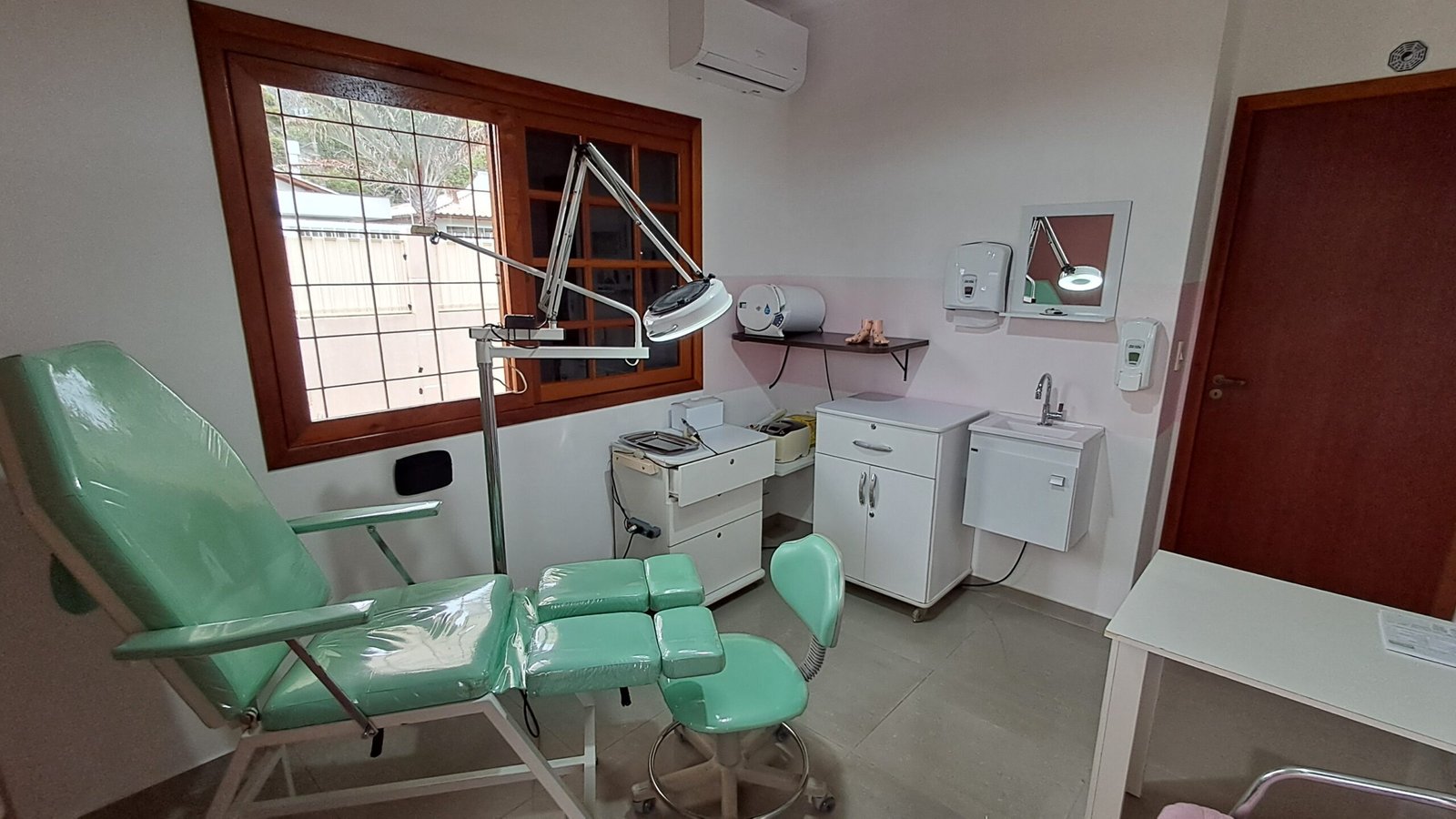podóloga, podólogo, unhas, calos, calosidade, micose, hidratação, unhas encravadas, fissuras, chulé